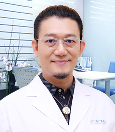 黄启文