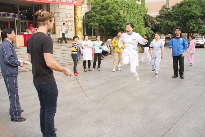 上海仁爱医院春季运动会跳绳比赛